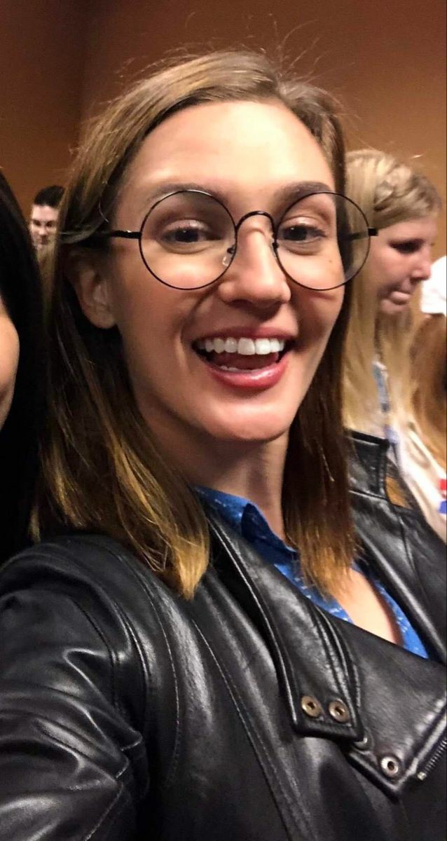 katbsmilex's tweet photo. kat barrell wearing glasses #WynonnaEarp #BringWynonnaHome 

https://t.co/9DYacZq31L