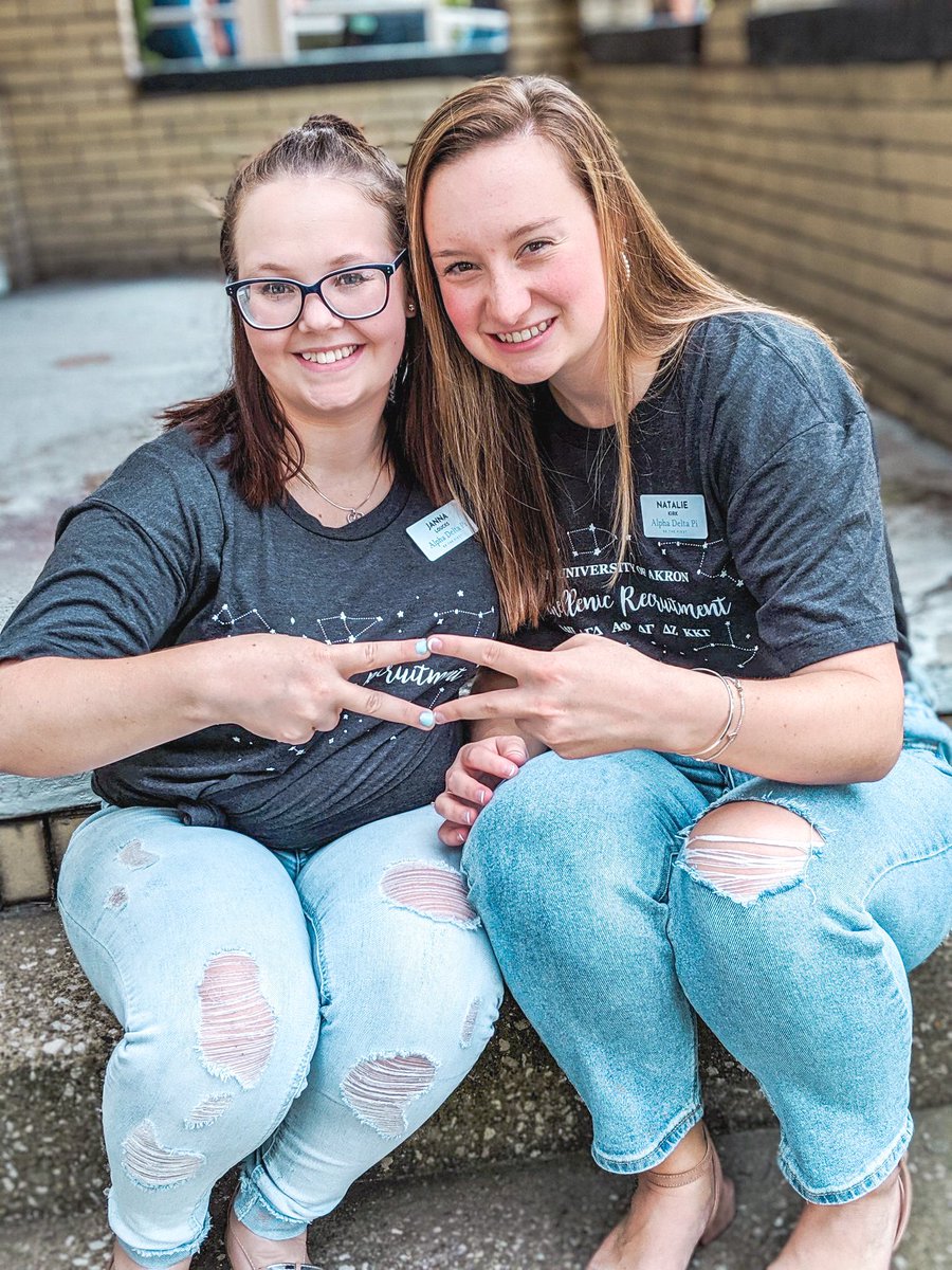 ADPi_Akron's tweet image. It’s that time of year, Formal Recruitment for Spring 2021 is now OPEN! You can sign up using the link in our bio. We cannot wait to see all your faces on Zoom January 29th, 2020! &amp;lt;&amp;gt; #alwaysadpi