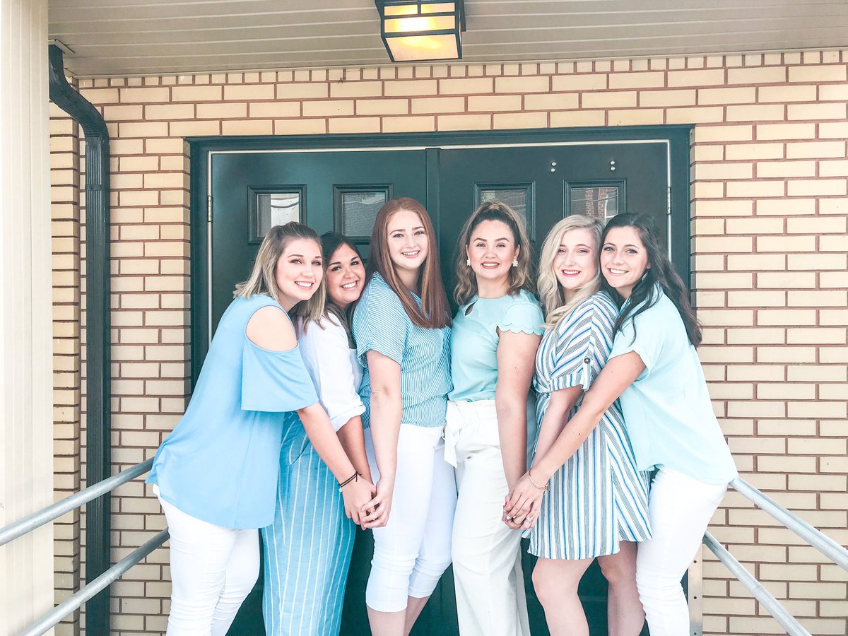 ADPi_Akron's tweet image. It’s that time of year, Formal Recruitment for Spring 2021 is now OPEN! You can sign up using the link in our bio. We cannot wait to see all your faces on Zoom January 29th, 2020! &amp;lt;&amp;gt; #alwaysadpi