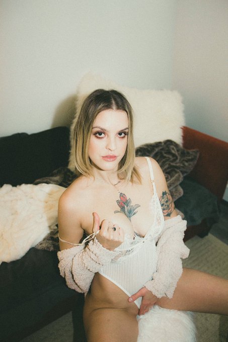 come home to me 🍰 https://t.co/bY3BYnnEZt