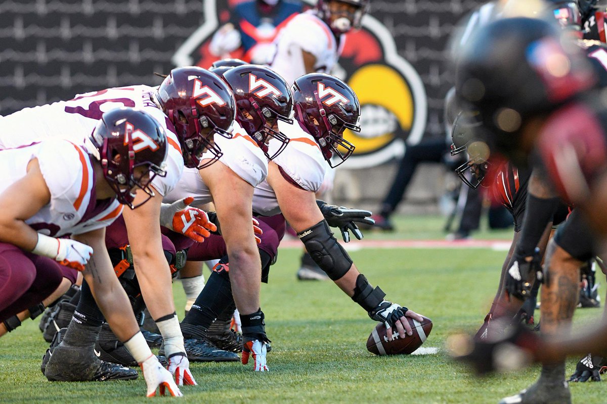Top-10 Offensive Lines in College Football according to #PFF
1. #NotreDame
2. #BYU
3. #Buffalo
4. #VirginiaTech
5. #Kentucky
6. #Marshall
7. #AppState
8. #Oklahoma
9. #Alabama
10. #Iowa https://t.co/7JOrdnXVv6
