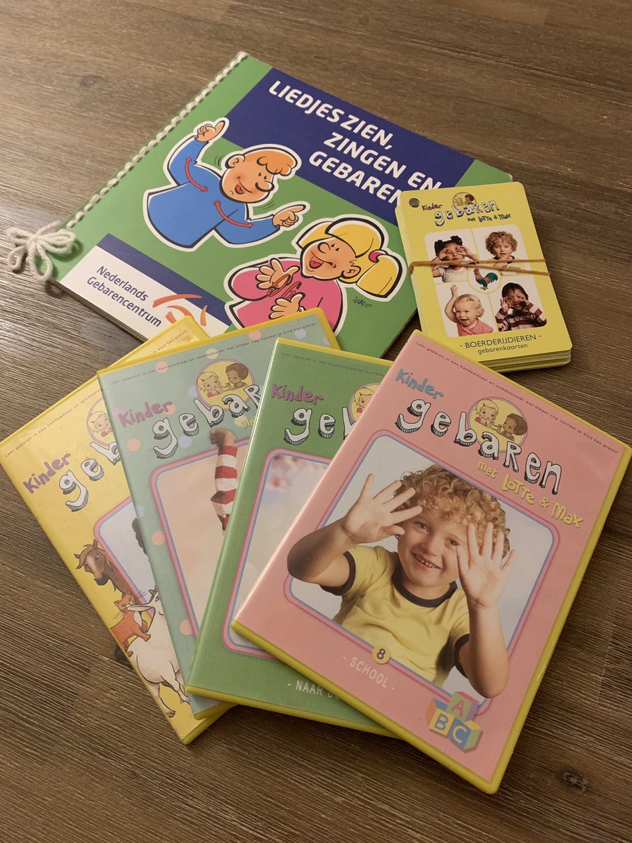 RickvdIJ's tweet image. Vandaag kwam een vrouw aan de deur die de poster op ons raam had gezien. Die van #kindergebaren. Ze had nog wat #LotteEnMax liggen. Of wij hier iets mee konden. Ja! Natuurlijk! #Goedheid bestaat nog. (Dochter hoort en praat gewoon, btw)