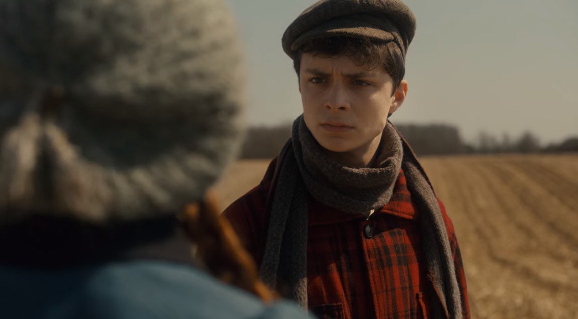 forget that she was the one who saw him hopeless and lost because he thought he couldn’t be a good doctor. Don't forget that Anne saw Gilbert affected and insecure because he thought he wasn’t enough for his dreamHere she's seeing him completely sure and happy while he's