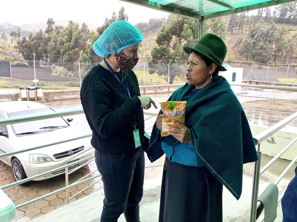 FerchoCA1398's tweet photo. #Chimborazo |Visita de Tatiana Salas Directora de Productividad Agrícola a la Planta procesadora de Quinua de #Coprobich para conocer el trabajo de la organización con el apoyo del Proyecto Cadenas de Valor Inclusivas y Sostenibles del #MAG #CEFA y establecer ruta de trabajo 2021 https://t.co/ZAqCswhMqq
