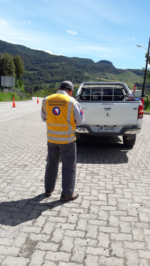 MTTAysen's tweet photo. #AgendaMTT
🚨 FISCALIZACIÓN| #Aysén
En control vehicular @Fisca_MTT realiza inspecciones en Km. 57 #Coyhaique #AltoBaguales. https://t.co/svsteySn9Q