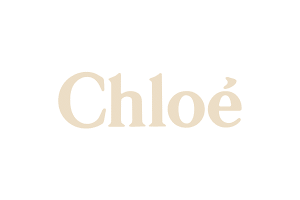 JournalduluxeFr's tweet image. Après presque quatre années passées à la tête de la création des collections, la directrice artistique Natacha Ramsay-Levi annonce mettre fin à sa collaboration avec la maison #chloe.
journalduluxe.fr/natacha-ramsay…
#luxe #fashion #journalduluxe