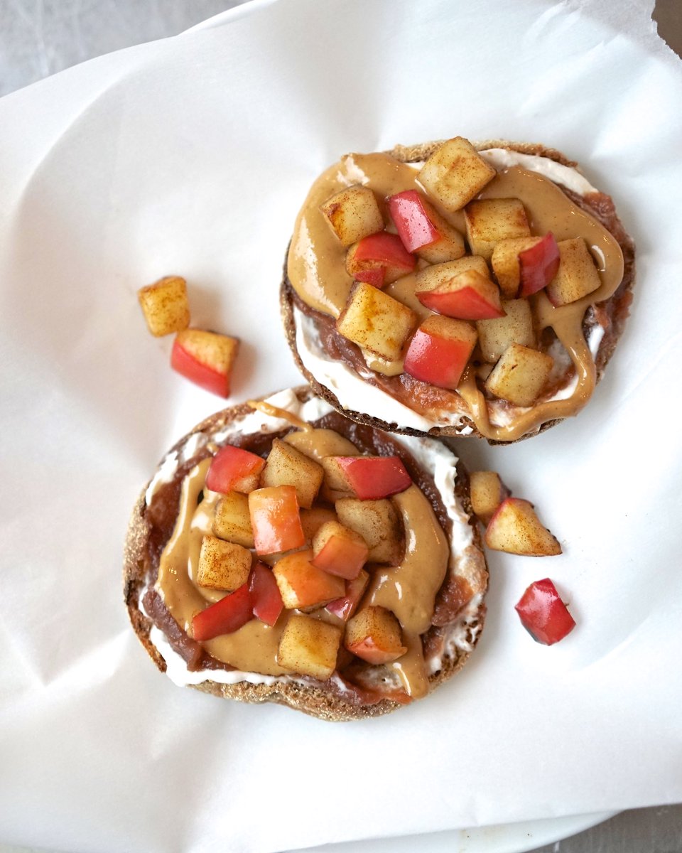 This loaded English muffin is everything. We’re talking crispy, creamy, sweet, savory, nutty, drool-worthy perfection.👌🏽 #Vegan Peanut Butter & Cinnamon Apple Topped English Muffin recipe over here: https://t.co/PbhadNDqfr (Use a gluten-free muffin for a gf snack of course.) https://t.co/8XbjPNzfsw