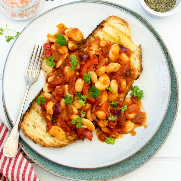 These quick and easy smoky beans on toast are truly the perfect dinner for this cold and rainy day. So good on a slice of sourdough bread.
Grab the recipe 👉https://t.co/3J3V0EuQM3⠀⠀
⠀
#vegan #plantbased #flexitarian #seasonal #meatfree #veggie #plantpowered #veganfood https://t.co/G4LxIondMu