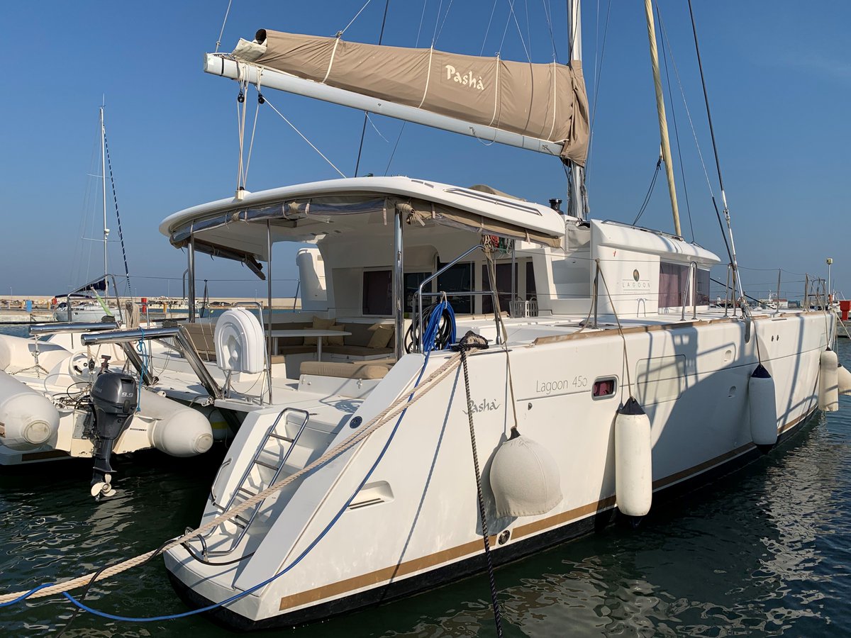 grabauyachts's tweet image. PRICE REDUCTION - 2012 Lagoon 450 'PASHA' for sale - Now asking Euro 310,000 ex VAT - lying Nr.Ancona - 4-cabin, 4-heads, plus crew layout version of the popular flybridge cat

ow.ly/BKPX50CBZPR

#lagooncatamarans #lagoon450