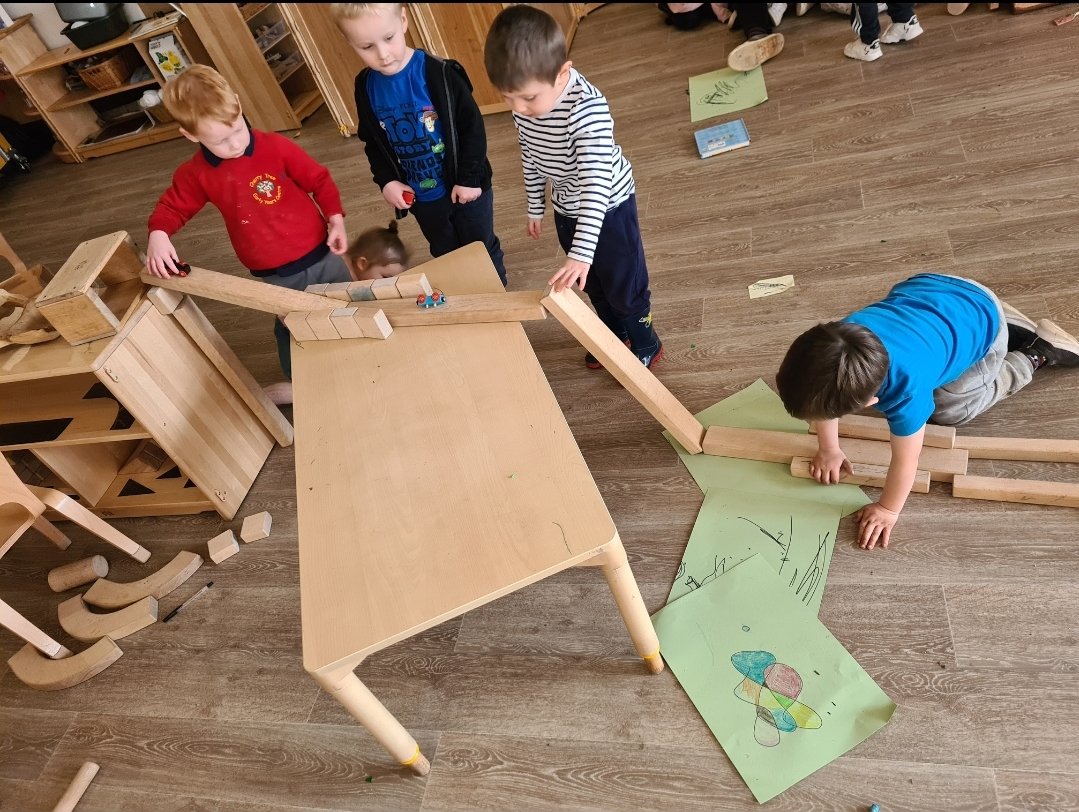 CherryTreeEYC's tweet image. Our Orange Butterflies being little engineers today, making good use of the blocks. 
#blockplay #froebelsgifts #stem