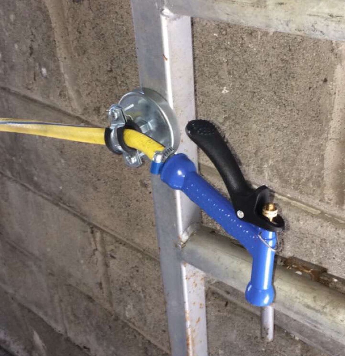 HoseHandy's tweet photo. The ideal Christmas present for any dairy farmers, to tidy up any wash down hoses in your yards or parlours. 👨‍🌾👩‍🌾Guaranteed to make milking that much easier- No more back pain or dirty hoses. Always at your hand 🤝 #handyhoseholder https://t.co/E3SFF4JW2p