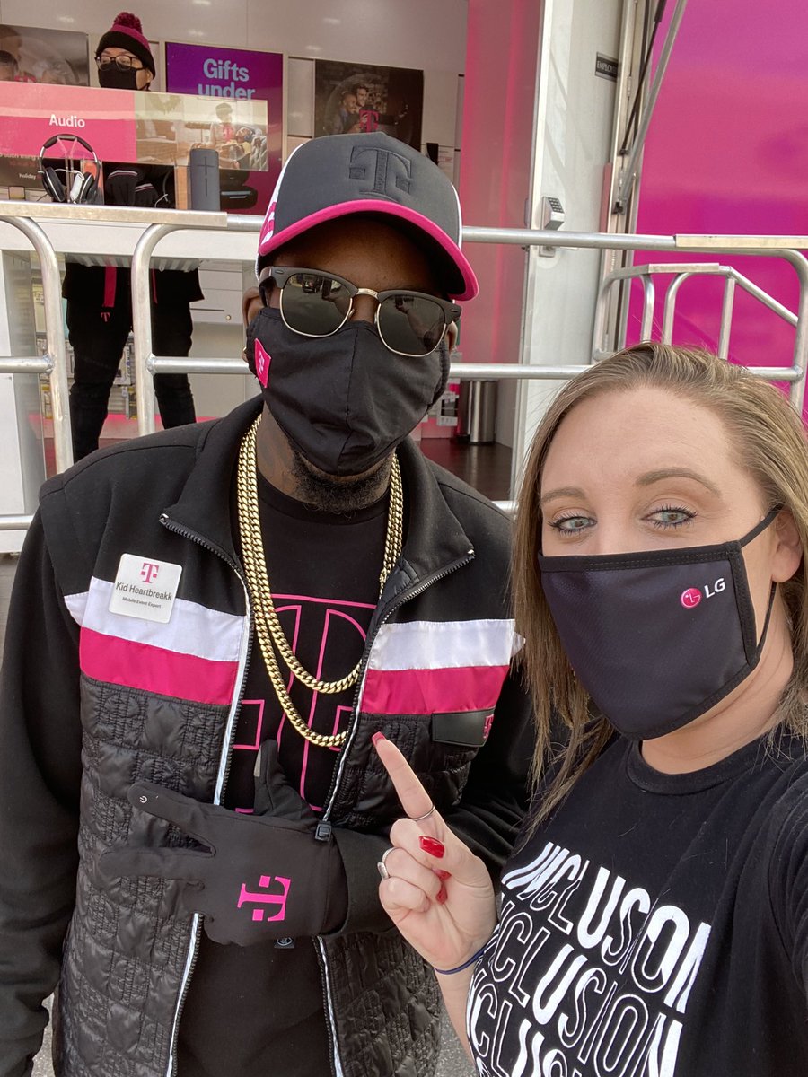 Out here with @KHeartbreakk & then @TmobileTruckATL today in Canton GA & he said WHAT UP @TChainzDC ! He got 2 chains 😂 I need that big T though! #AreYouWithUs #ilovetmobile