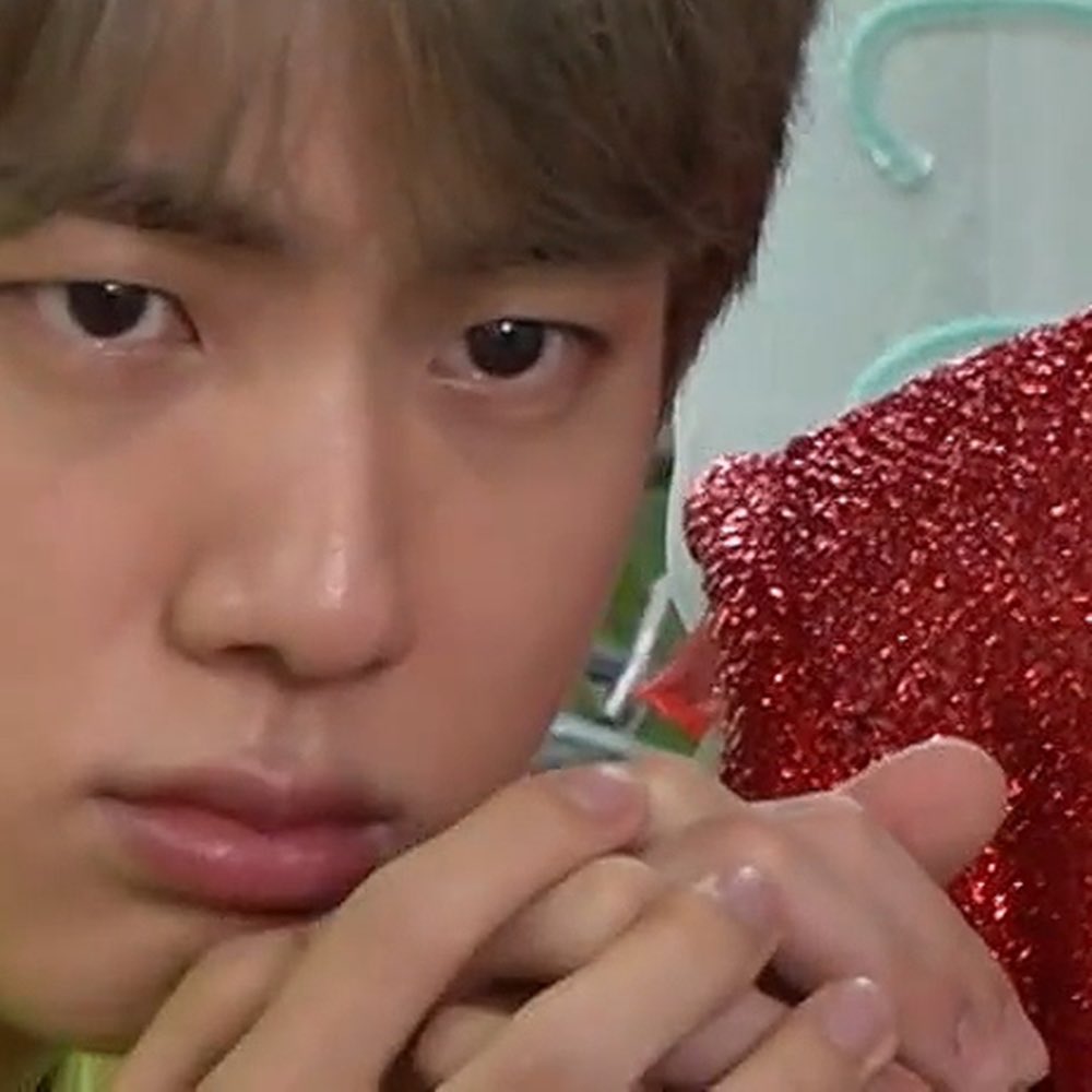 CallThata's tweet photo. Que sorte eu viver na mesma era que você, que é meu conforto e minha alegria.
Sempre estarei aqui por você.
 Eu amo você Kim SeokJin
🌍🌕
#HeartsForJin 
#JINDAY
#JINBIRTHDAY 
#AbyssByJin 
#MoonByJin https://t.co/WFFG2WF8h5