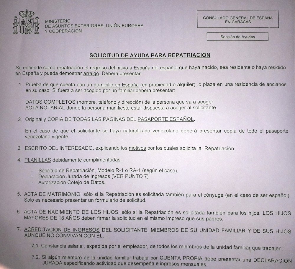 Y mientras se destinan todos esos recursos a los que llegan en patera, a un español, nacido en España, enfermo y que vive en Venezuela, le niegan la repatriación porque tiene que demostrar 'arraigo'.