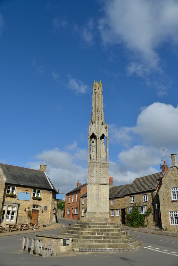 AspireSalesLets's tweet photo. Have you visited the spectacular medieval bridge and the #EleanorCross located in the village square of #Geddington in #Northamptonshire?  The monument dates to 1294, when the crosses were raised as a memorial by Edward I to his late wife, #QueenEleanor of Castile. https://t.co/9EFiwATDTe