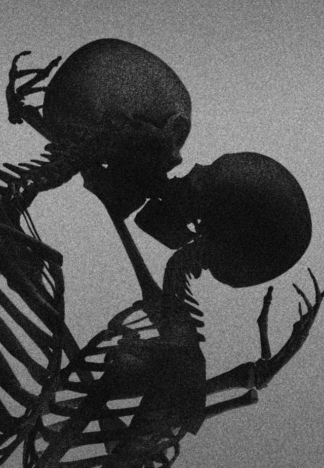 scxttfree__'s tweet photo. I’m slippin I’m fallin I can’t get up🚶🏽 https://t.co/4yzRkGV5kX