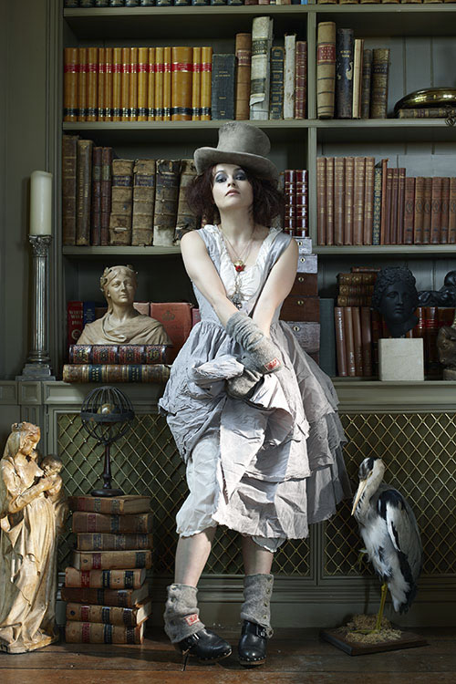 English actress #HelenaBonhamCarter photographed for Harper's Bazaar UK, December 2011.
#Photography by #JohnSwannell : https://t.co/H7mhtygcpR https://t.co/xGLa8TohxC