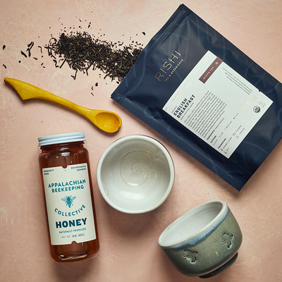 AppalachianBees's tweet photo. Brian Lacy creates “well made, artistic, functional pottery.” With over 25 years of experience, Lacy joins ABC with a spectacular tea bowl gift set, a perfect present for the tea lovers in your life this holiday season. #giftsthatgiveback #giftsets #honey #pottery https://t.co/ngJee3QLS0