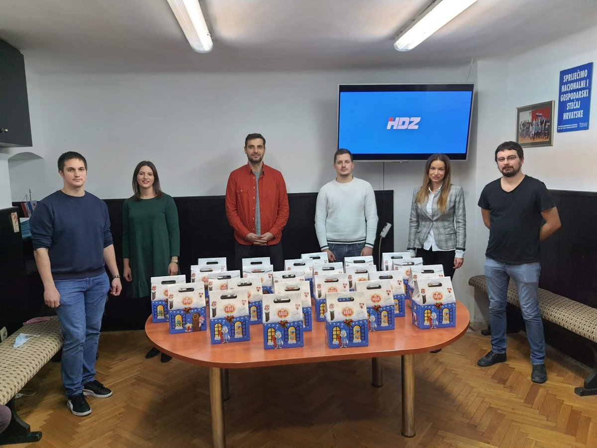 HdzSamobor's tweet photo. Stoga će im ove hladne dane članice i članovi HDZ-a Samobor uljepšati i zasladiti povodom blagdana Svetog Nikole. https://t.co/LxHhnDiCGU