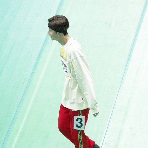 chan running in tiny to give his friend a hug 