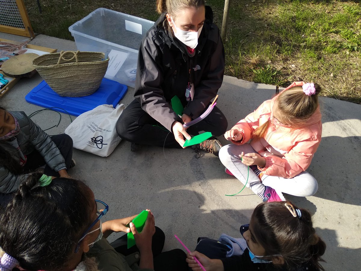 A 2n estem molt engrescats aprenent sobre les plantes, per això hem visitat el jardí botànic de Barcelona on n’hem pogut veure moltes i aprendre què necessiten per viure gràcies al taller del @MCNBeducacio @museuciencies @CdaXarxa #somcascavell #sortideseducatives https://t.co/HBrJVELSl7