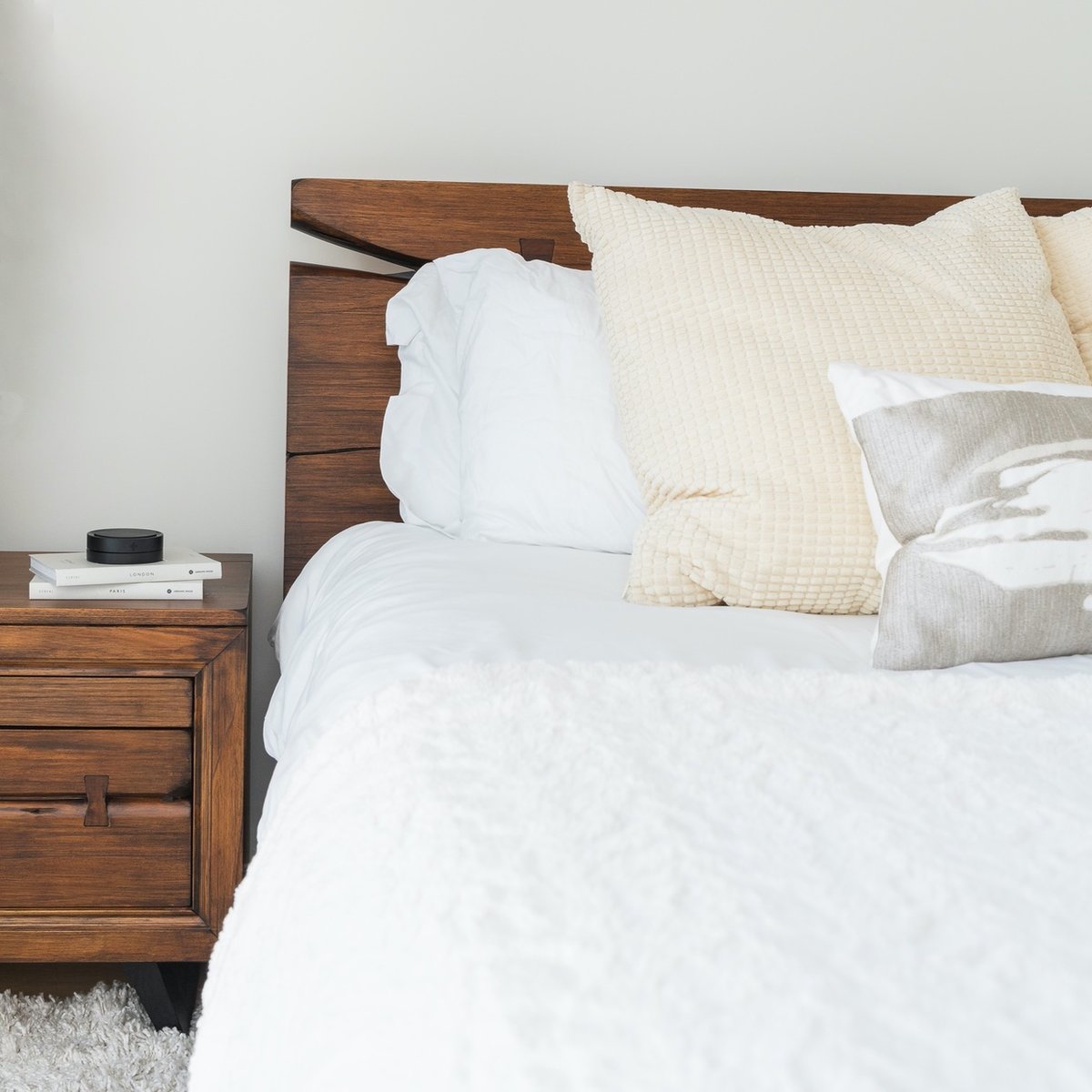 SumProducts's tweet photo. The perfect bedroom, bathroom, living room, and any room gift. Charge any time, any where with the DROP. On sale now. 

https://t.co/1J0PTynkYn https://t.co/7i3Ho8MvFe