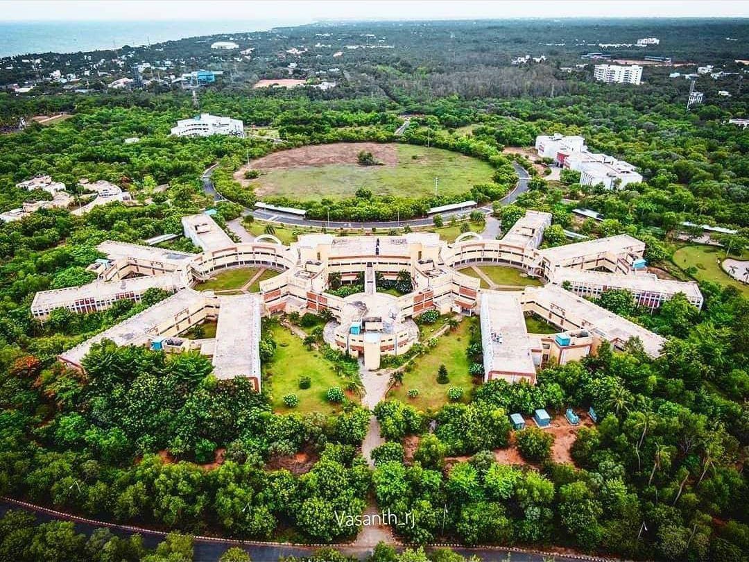 UPECactus's tweet photo. #Mobilitéinternationale : @PondicherryU et l'UPEC célèbrent 2 ans de partenariat 🎉🎂
Découvrez sur notre page facebook les témoignages des premiers étudiants venus en programme d'échanges à @IAE_G_Eiffel 🇮🇳
👉 https://t.co/cGeW8Rrsum 

#UPEC #Management #EchangesInternationaux https://t.co/sbXVl33jhr