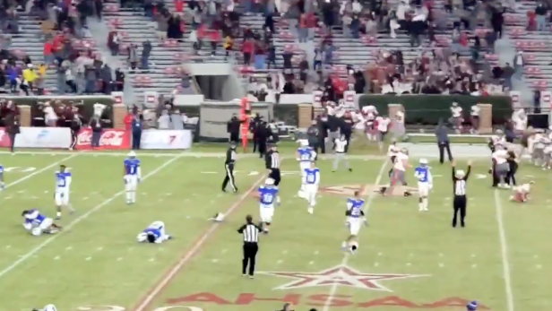 This is the most devastating collapse you'll ever see on a football field. https://t.co/4F5XrWGkQG https://t.co/pHUWHnRk8X
