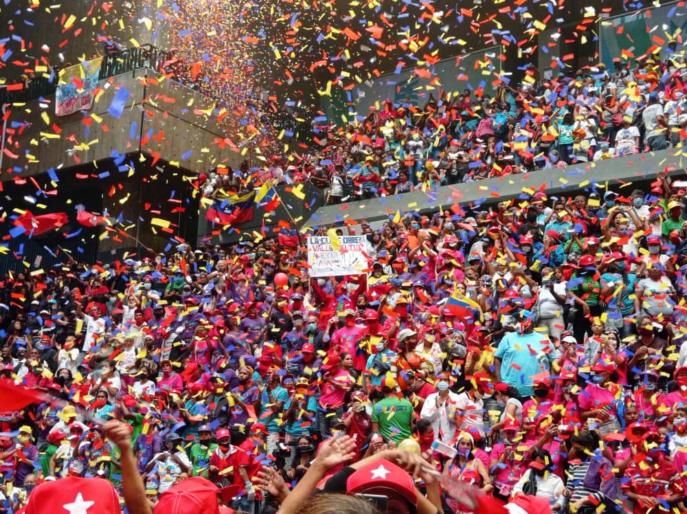 AzucenaJaspe_'s tweet photo. El Papá Carrillo se desbordó para el Gran Cierre de Campaña en #Miranda junto al Jefe del CC Darío Vivas @jorgerpsuv y nuestro Sec Nac @HectoRodriguez
En este tiempo histórico, el pueblo decidirá su destino y nuestras generaciones futuras verán un nuevo amanecer.
#VamosVenezuela https://t.co/LnwiQIXuL6