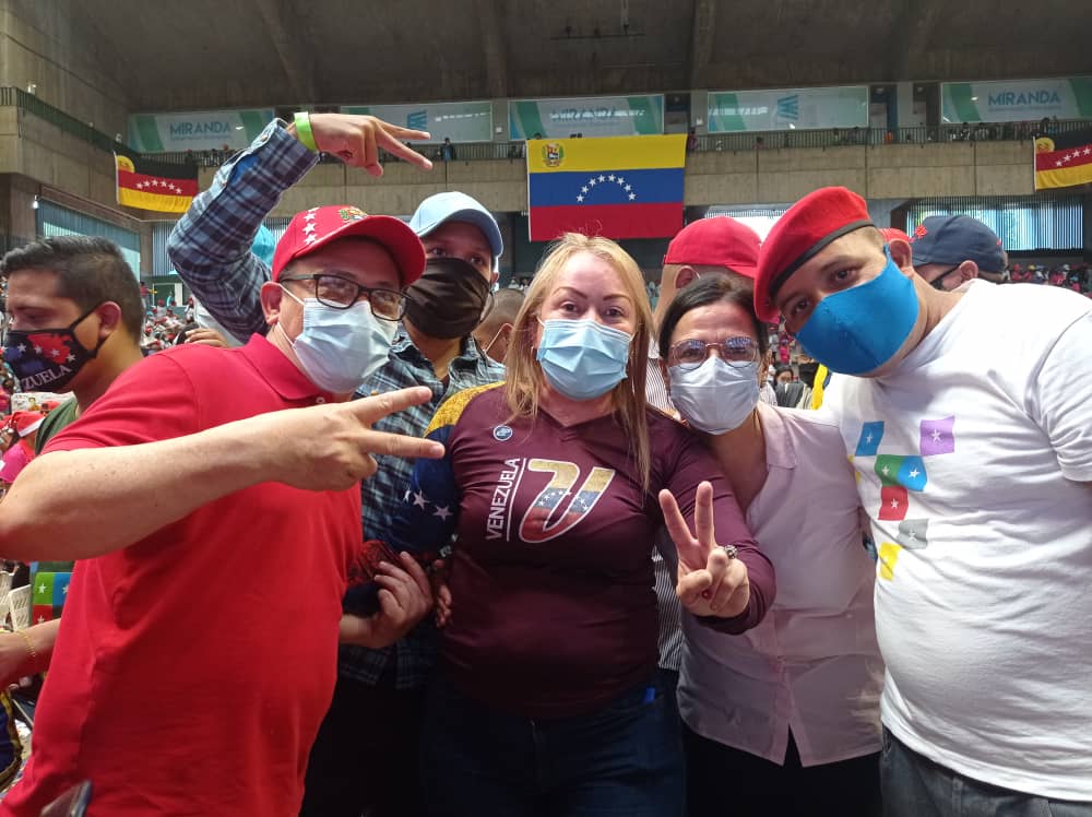AzucenaJaspe_'s tweet photo. El Papá Carrillo se desbordó para el Gran Cierre de Campaña en #Miranda junto al Jefe del CC Darío Vivas @jorgerpsuv y nuestro Sec Nac @HectoRodriguez
En este tiempo histórico, el pueblo decidirá su destino y nuestras generaciones futuras verán un nuevo amanecer.
#VamosVenezuela https://t.co/LnwiQIXuL6