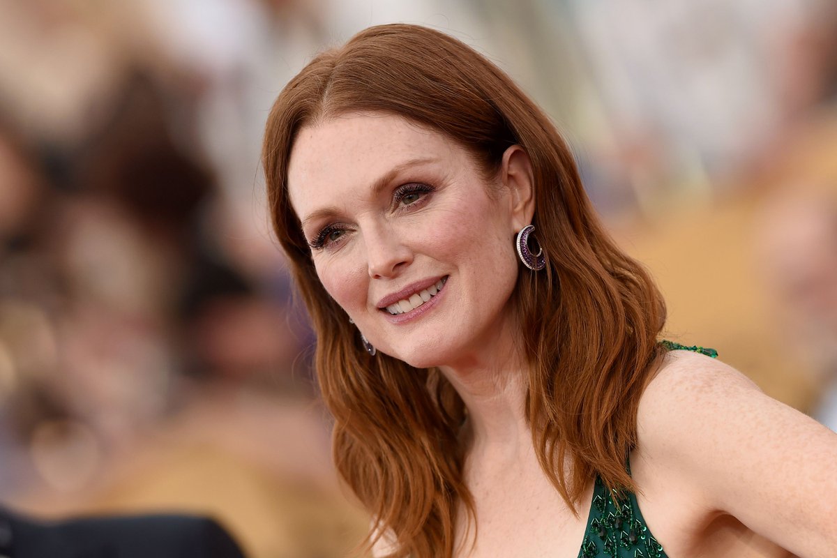 julianne moore | flamin' hot cheetosmaximum flavor. FLAMIN' HOT.