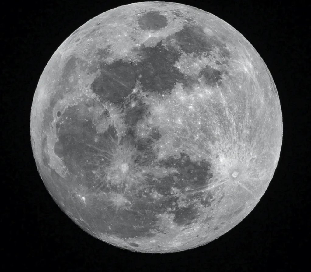 SoniaNa60275537's tweet photo. #Hi_Army_7
#HappyJinDay
#JIN 💜
#OurMoonJinnie
Hoy es el cumpleaños de My Worldwide Handsome y hay que celebrarlo a lo grande en su honor les comparto esta foto de la luna llena ya que esta es la etapa que mas me gusta por que es hermosa, mística y llena de encanto como lo es El https://t.co/BMZ1NWIzkl