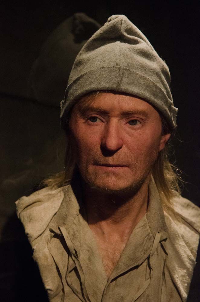 Les morts des grandes catastrophes étaient des personnes et non de simples chiffresVoir leur regards ainsi reconstitués, pleins de dignité, a été une des expériences les plus troublantes de ma vie dans un musée.On apprend alors qu'il y avait quelques femmes parmi les marins...