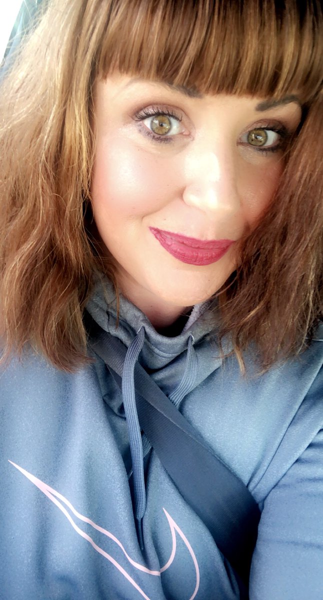 CoatsAndJacket's tweet photo. Nails did. Hair did. Everything did. #fancyhuh https://t.co/FlNPYo9tTO