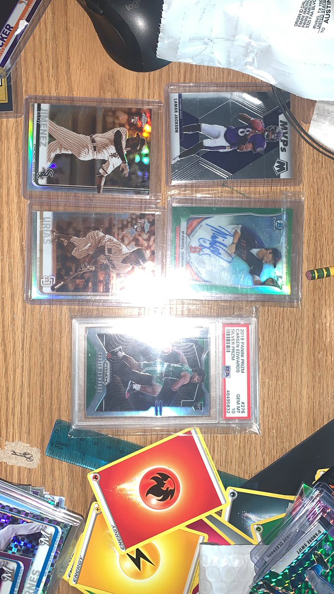 Cardchat's tweet image. For sale! This is just a small amount of what I’m looking to sell! Check my page.  Doing bulk deals!comment what your looking for!! I got tons of other stuff so let me know teams and players!! Not $1
@sports_sell @Hobby_Connect @HobbyConnector
