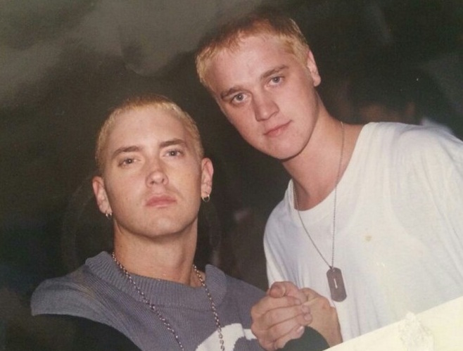 9/10 O verso perdido de "Stan": “Havia um verso em que (Stan) saía da água”, disse Eminem em 2011. “Ele escapou e veio até minha casa para me matar. Então eu tive que matá-lo primeiro, mas eu o perdi, e ele ficou no hospital por cerca de três semanas...