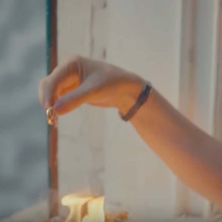 Burhan was her dream but Mehdi was her duty. Müjgan never felt with the right to have a life in which she was the one who lived to accomplish her own dreams. She felt responsable for Mehdi's actions. Mehdi almost killed Burhan and she punished herself. #DoğduğunEvKaderindir