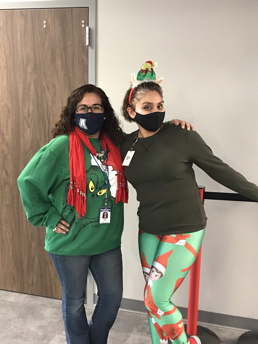 DillardAchieves's tweet photo. Just a couple of quick picks of the people from throughout the building participating in Red &amp; Green Day https://t.co/adsag7JWkT