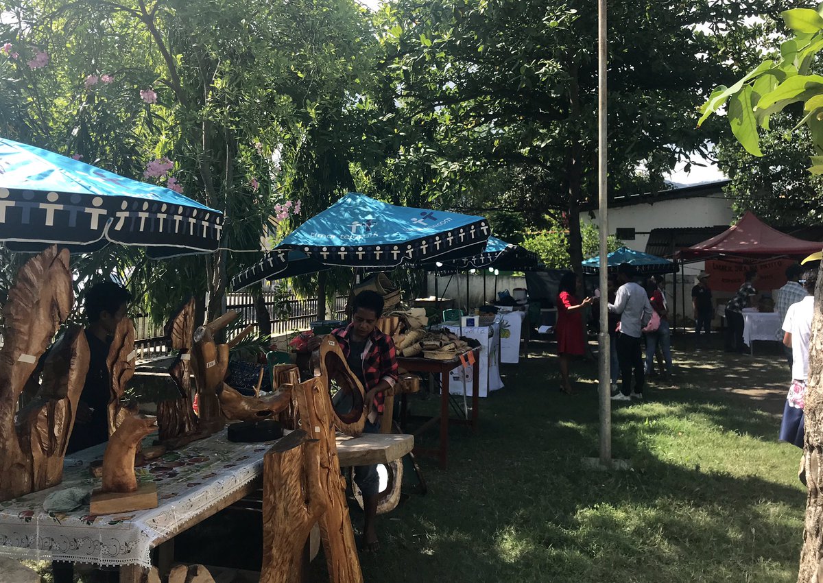 Andrew_JacobsEU's tweet photo. In #Dili today? Get down to the bazaar at @FokupersTL, Rua Direitos Humanos. Women survivors of violence from 7 districts are showing and selling their beautiful products. #RaforsaHamutuk supported by @EU_TimorLeste, with @HivosROSEA + #ACBit. #16DaysofActivism2020 #EndVAWG https://t.co/GqdlPoLJUz