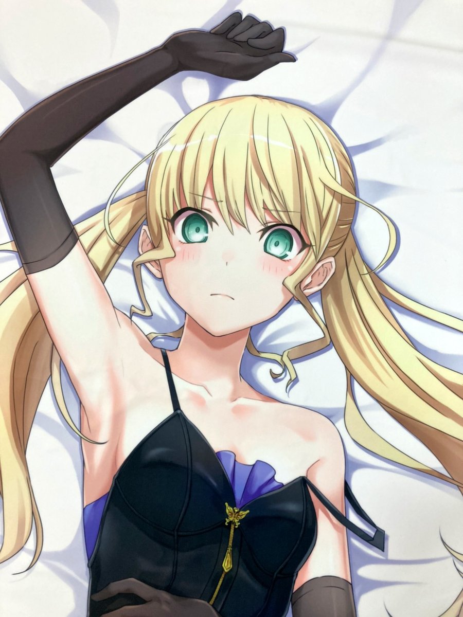 CODE VEIN】『ミア・カルンシュタイン』と『イオ』の抱き枕カバー 予約