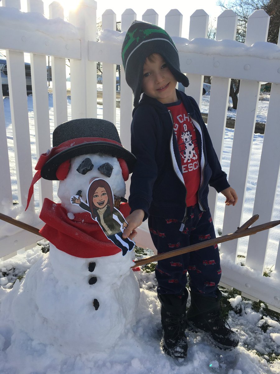 BSanders3421's tweet photo. #FlatSanders is back!! She’s on her way to investigate the fun traditions of my ss during our holiday season! Today’s adventures include some snow ❄️ fun and hanging out during these chilly December nights #HappyHolidaysFlatSanders ⁦⁦⁦⁦@JoeWalkerES⁩ https://t.co/06C3EPExpW