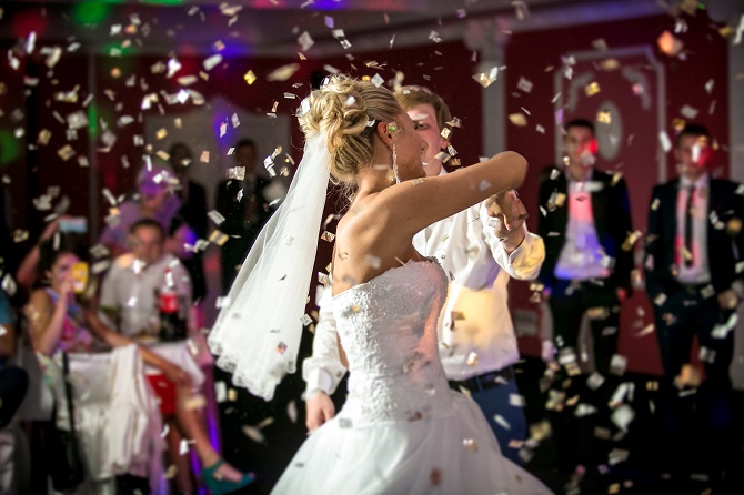 There are many aspects of a #wedding that can make or break the experience. The entertainment is a key element that distinguishes one from the other. Read our latest blog post for details. syracusenybride.com/wedding-entert…