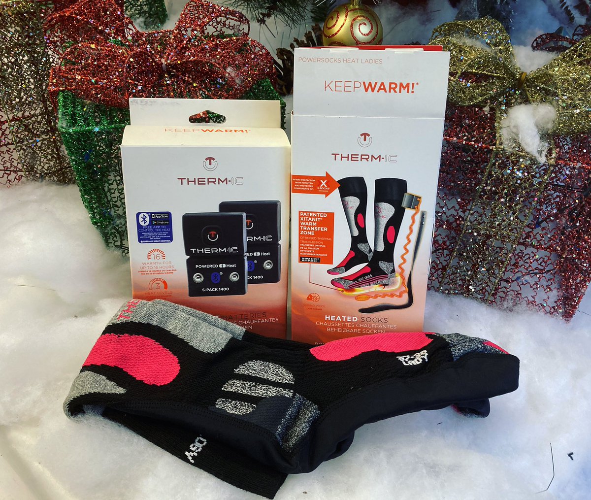 IciSport's tweet photo. Dans les prochaines semaines, nous allons publier plusieurs idées cadeaux pour vous aider dans votre magasinage de noël. 

Voici notre première idée cadeau. Les chaussettes chauffantes sont idéales pour toutes les activités que vous voulez faire en fin de semaine!! 🎁🎁 https://t.co/a3KIP4dTj2