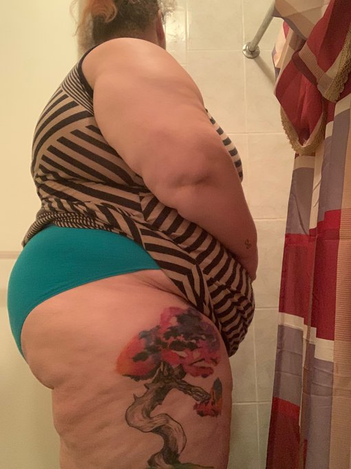 Is thick thigh Thursday a thing yet? If not it should be 

#thickthighthursday #bbw #ssbbw #fatass #thighs