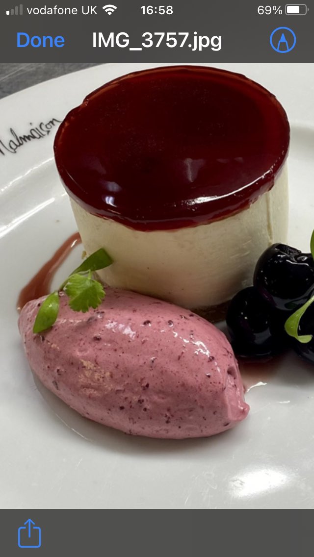 ⁦@TheReadingMal⁩ Festive menu begins”Black Forest cheesecake”