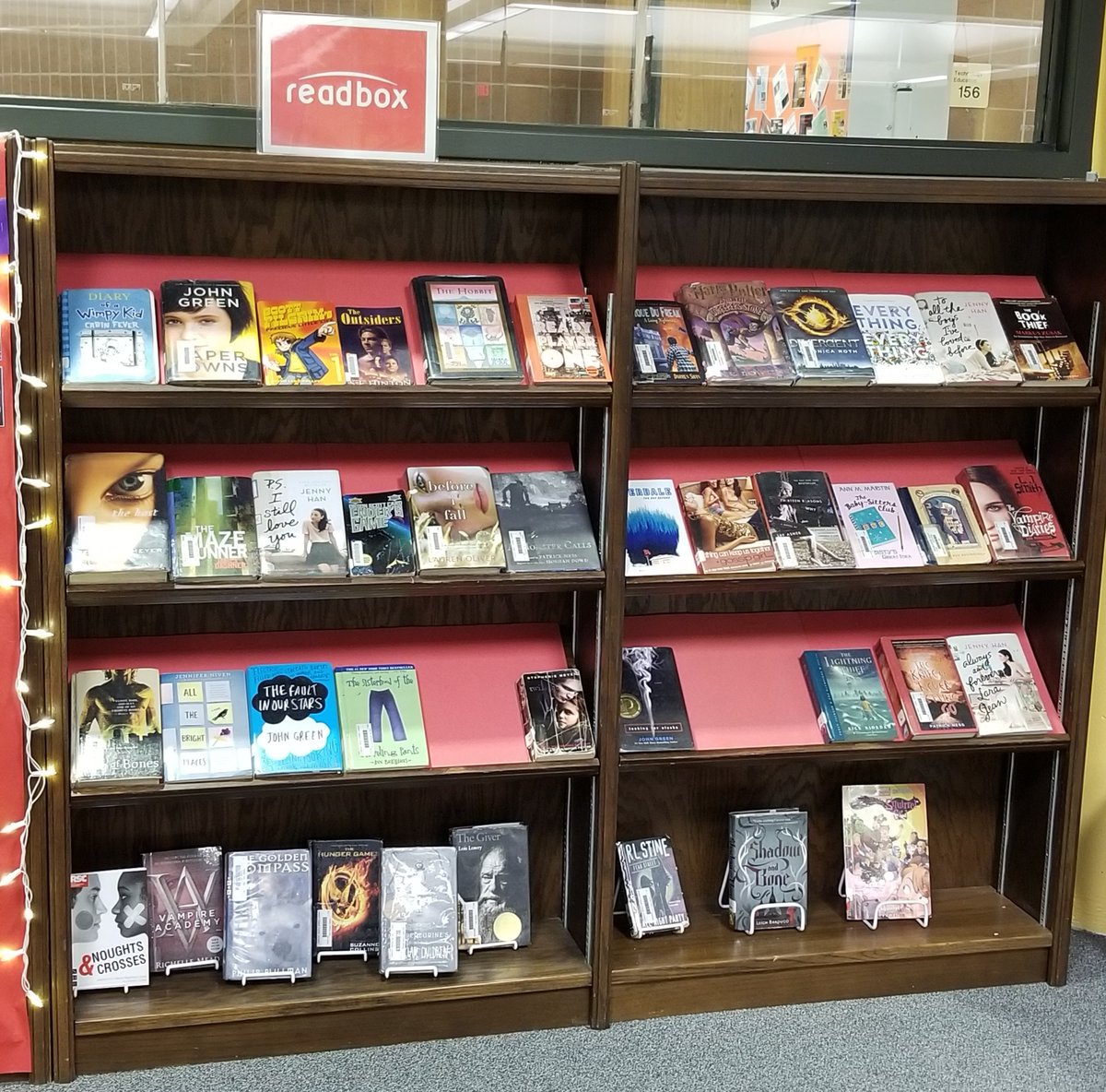 readingwarriors's tweet image. Our new display is a hit thanks to Ms. Baquerizo! Check out #READBOX @Alief_Libraries 
#redbox