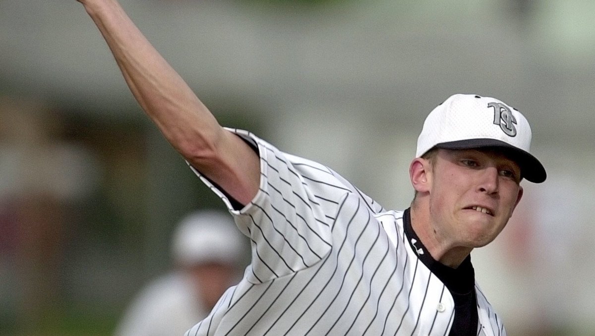 Fast forward to 8th grade: I’d go to the North Salem HS games to watch the Vikings. I was mesmerized (& lucky to see some future D1 guys play everyday, including  @Jed_Lowrie). Also met the coach, Chris Lee, who became my second father over the years.