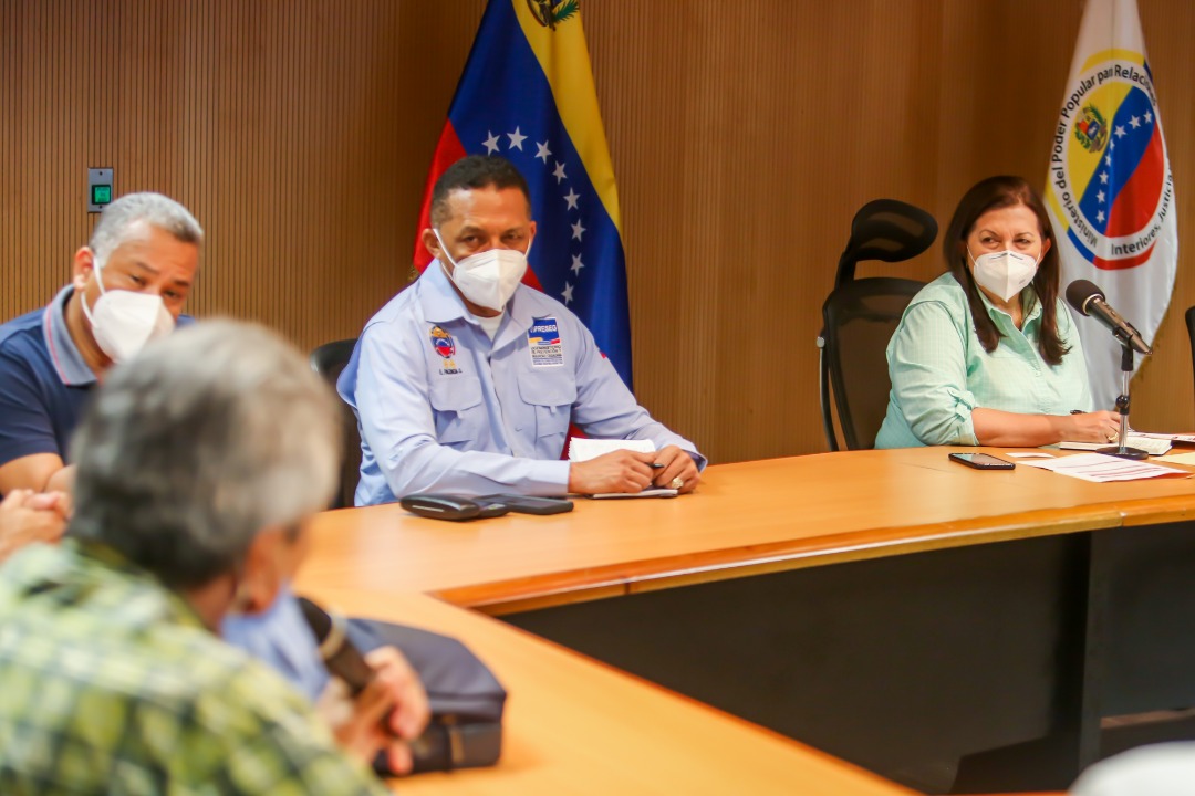 MijpVzla's tweet photo. #AHORA En este encuentro también participan los representantes y constituyentitas del sector transporte, y autoridades de los Órganos de Seguridad Ciudadana.
.
#MPPRIJ #SeguridadYPaz #GestionPerfecta https://t.co/trdP86WNON