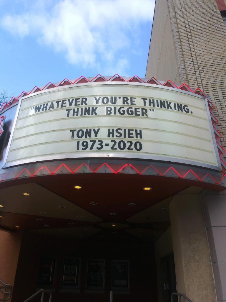 tinadetelj's tweet image. Tribute from @gardeartscenter #TonyHsieh #NewLondon