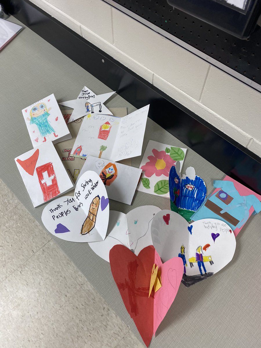 mmeolson11's tweet photo. We made thank you cards for the St Boniface ICU ward staff. The students put so much effort and love into their drawings and their notes. We appreciate all that they are doing to help during this pandemic and have been told these brought lots of joy to the ward! @magLRSD https://t.co/w8xR8VlHTr